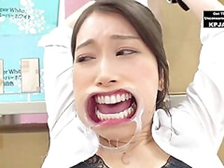 Hot Babe Deepthroat At The Office